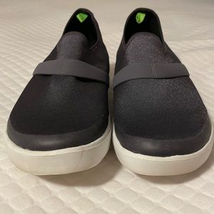 EUC OOFOS OOmg Low Slip On Shoe Sneaker